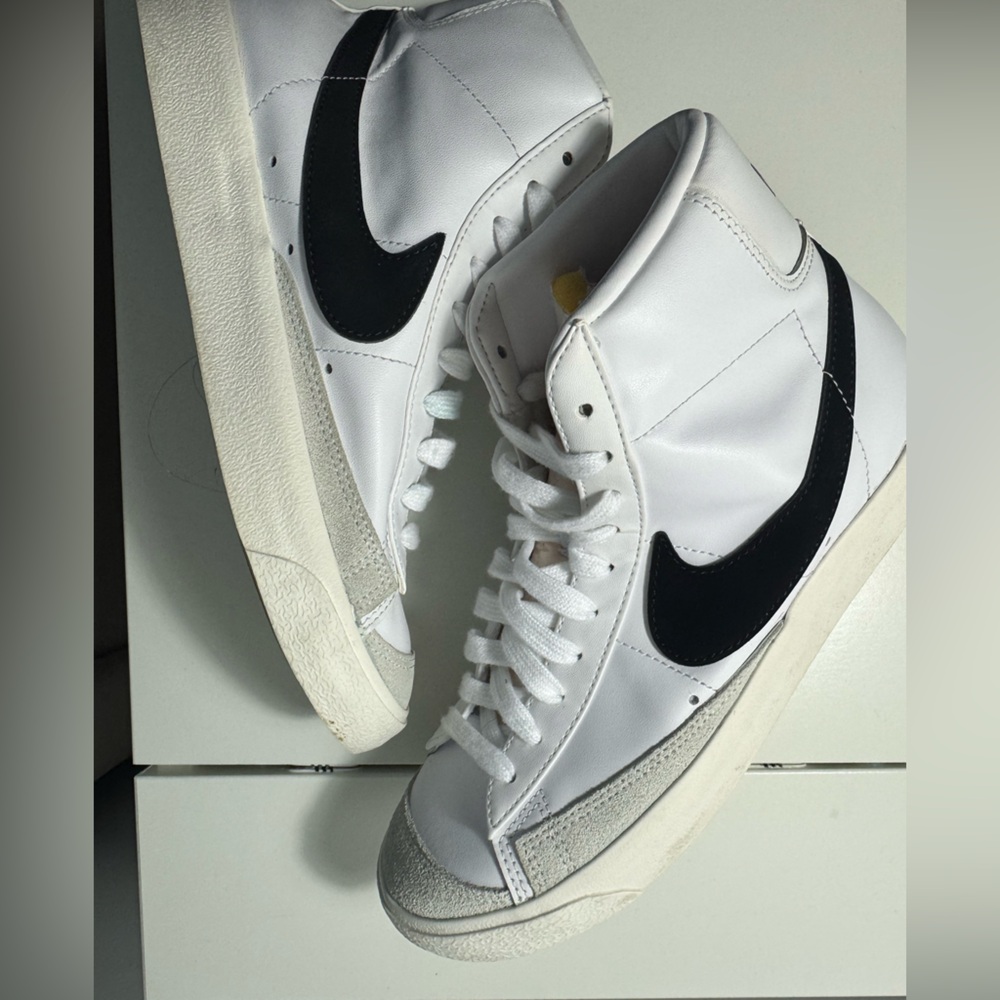 Womens Hi-top Nike Trail Blazer